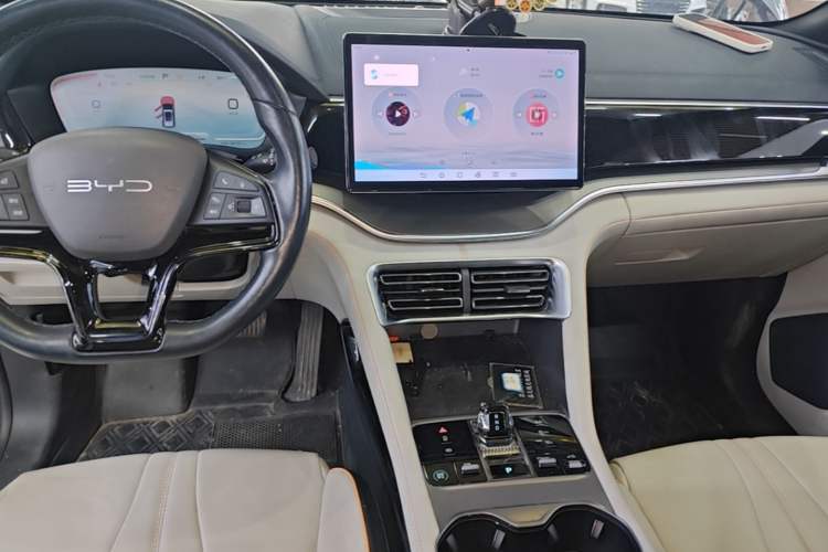 Used BYD Song PLUS New Energy 2023 Champion Edition EV 520KM Luxury Model Audio And AC Panel