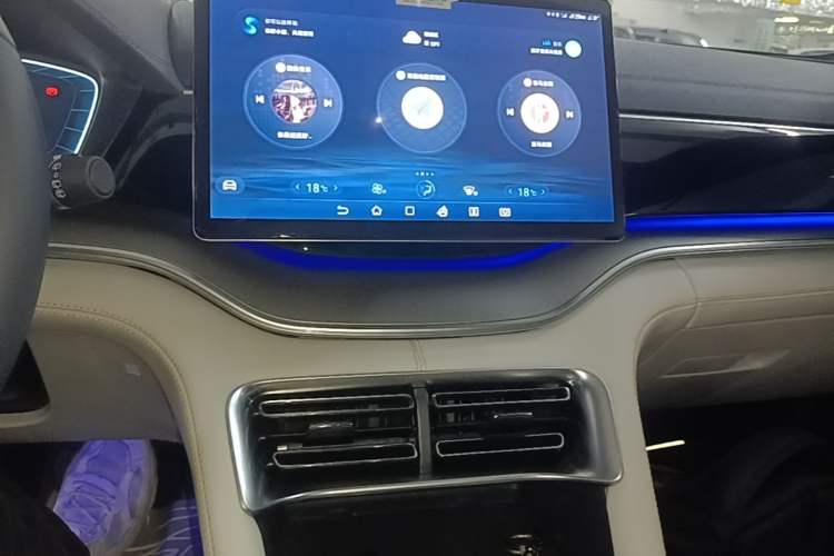 Used BYD Song PLUS New Energy 2023 Champion Edition DM-i 150KM Flagship PLUS Audio And AC Panel