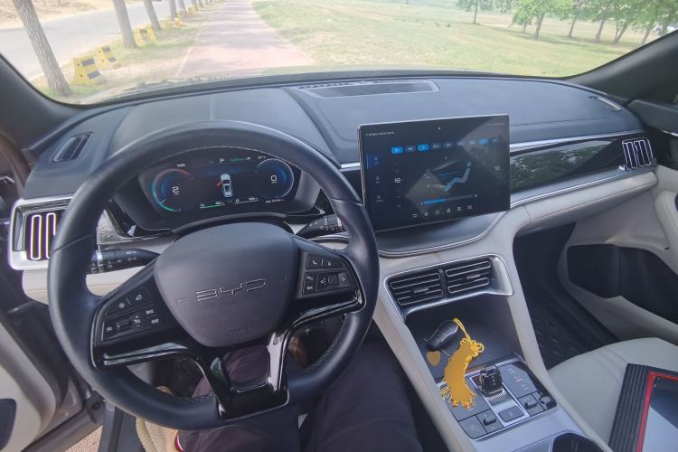 Used BYD Song PLUS New Energy 2023 Champion Edition DM-i 110KM Flagship Model Center Console