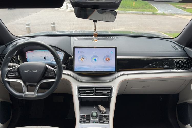 Used BYD Song PLUS New Energy 2023 Champion Edition DM-i 110KM Flagship PLUS Center Console