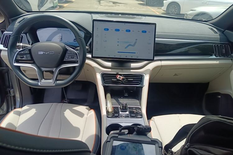 Used BYD Song PLUS New Energy 2023 Champion Edition EV 605KM Flagship PLUS Center Console