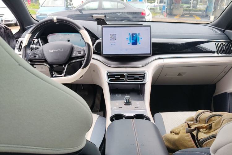 Used BYD Song PLUS New Energy 2023 Champion Edition EV 520KM Prestige Model Center Console