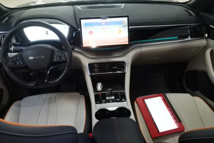 Used BYD Song PLUS New Energy 2023 Champion Edition DM-i 110KM Flagship Model Center Console