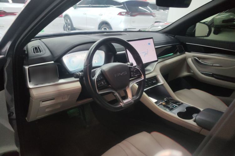 Used BYD Song PLUS New Energy 2023 Champion Edition DM-i 110KM Flagship PLUS Center Console
