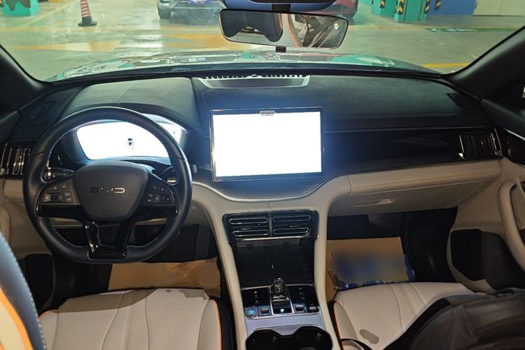 Used BYD Song PLUS New Energy 2023 Champion Edition DM-i 110KM Flagship Model Center Console