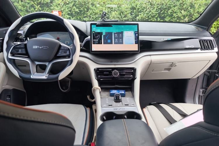 Used BYD Song PLUS New Energy 2023 Champion Edition DM-i 150KM Flagship PLUS Center Console