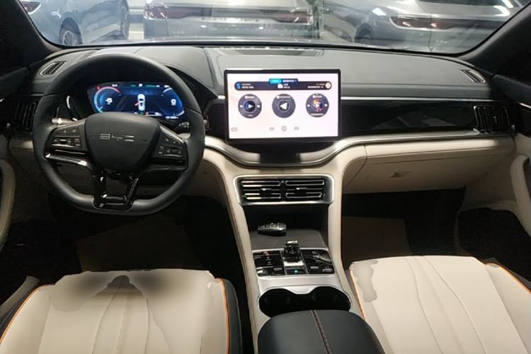 Used BYD Song PLUS New Energy 2023 Champion Edition DM-i 110KM Flagship Model Center Console