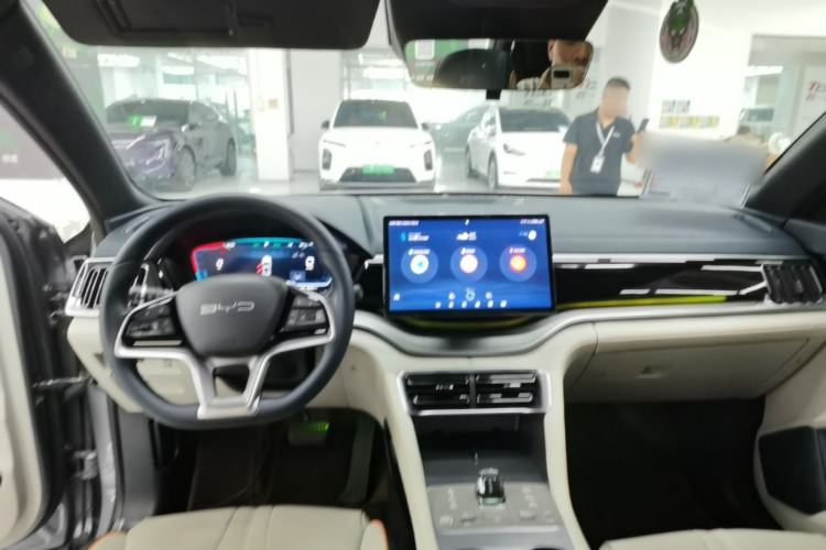 Used BYD Song PLUS New Energy 2023 Champion Edition DM-i 110KM Flagship PLUS Center Console