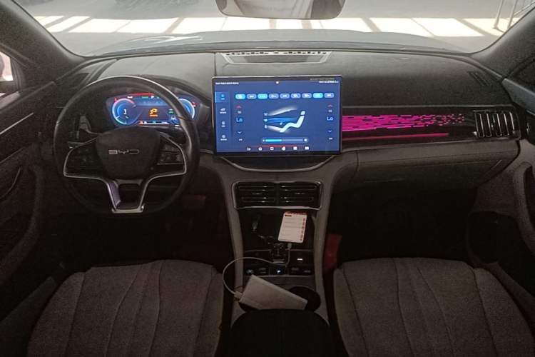 Used BYD Song PLUS New Energy 2023 Champion Edition EV 605KM Flagship PLUS Center Console