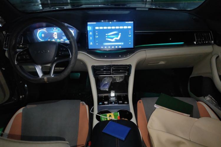Used BYD Song PLUS New Energy 2023 Champion Edition DM-i 110KM Flagship PLUS Center Console