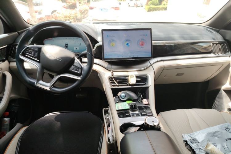 Used BYD Song PLUS New Energy 2023 Champion Edition DM-i 110KM Flagship PLUS Center Console