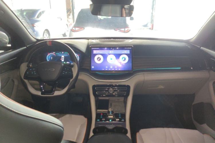 Used BYD Song PLUS New Energy 2023 Champion Edition DM-i 110KM Flagship Model Center Console