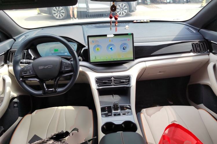 Used BYD Song PLUS New Energy 2023 Champion Edition DM-i 110KM Flagship Model Center Console