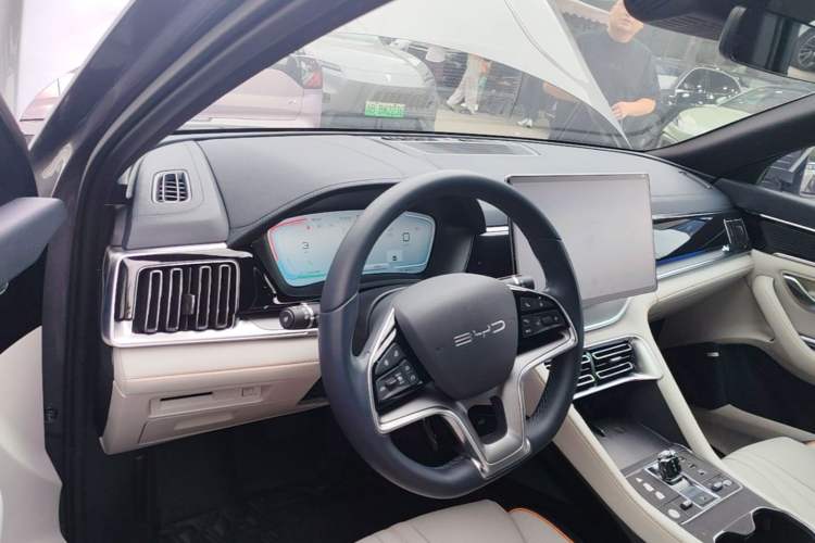 Used BYD Song PLUS New Energy 2023 Champion Edition EV 605KM Flagship PLUS Center Console