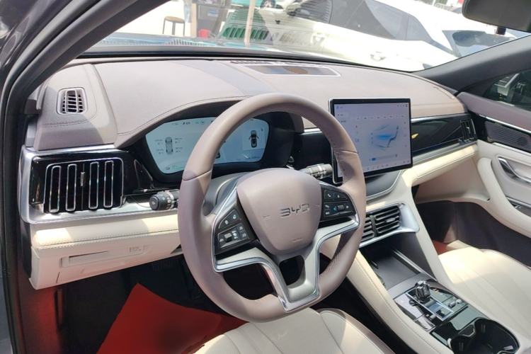 Used BYD Song PLUS New Energy 2023 Champion Edition EV 520KM Flagship Model Center Console