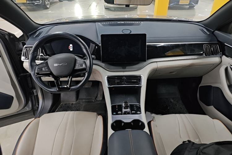 Used BYD Song PLUS New Energy 2023 Champion Edition EV 520KM Luxury Model Center Console