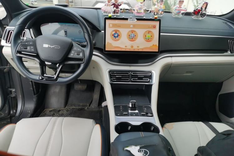 Used BYD Song PLUS New Energy 2023 Champion Edition DM-i 110KM Flagship Model Center Console