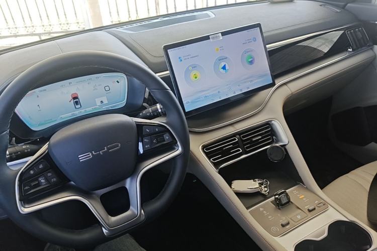 Used BYD Song PLUS New Energy 2023 Champion Edition DM-i 110KM Flagship PLUS Center Console