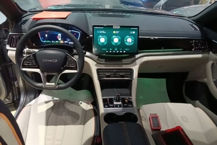 Used BYD Song PLUS New Energy 2023 Champion Edition DM-i 110KM Flagship PLUS Center Console