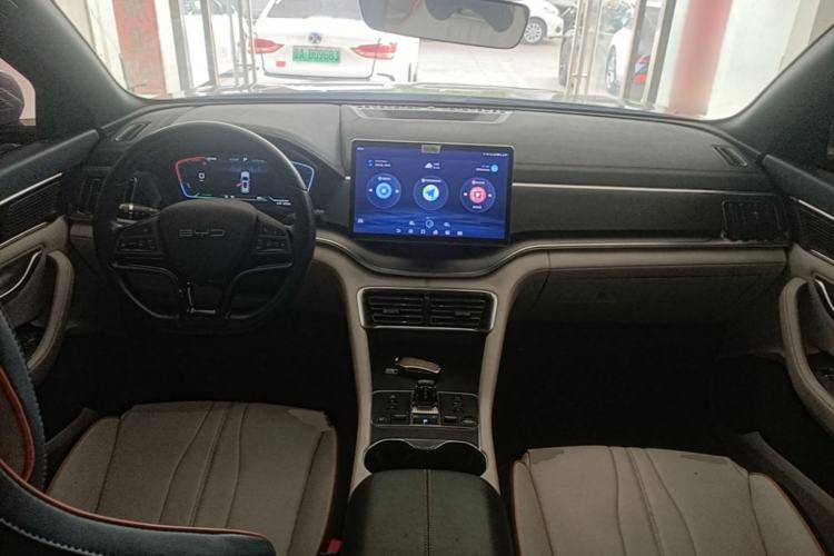 Used BYD Song PLUS New Energy 2023 Champion Edition EV 520KM Luxury Model Center Console