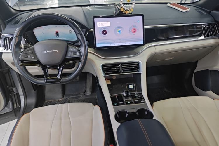 Used BYD Song PLUS New Energy 2023 Champion Edition EV 520KM Luxury Model Center Console