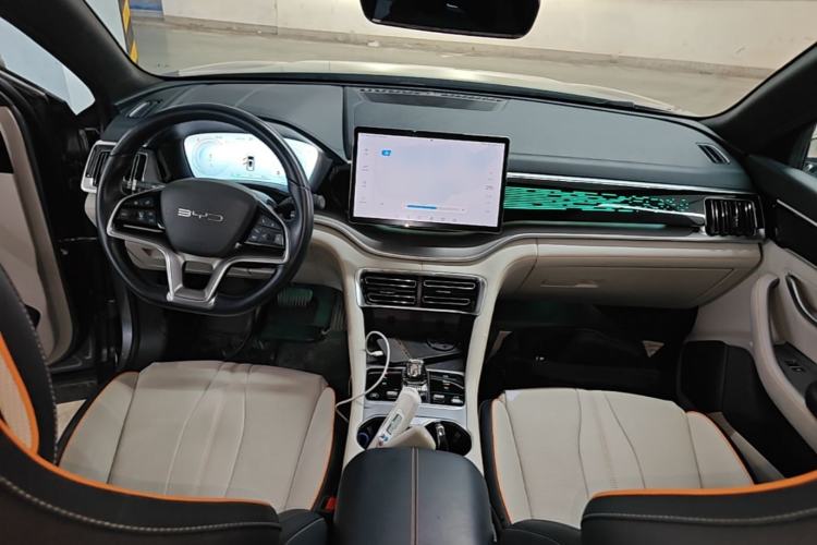 Used BYD Song PLUS New Energy 2023 Champion Edition EV 520KM Flagship Model Center Console