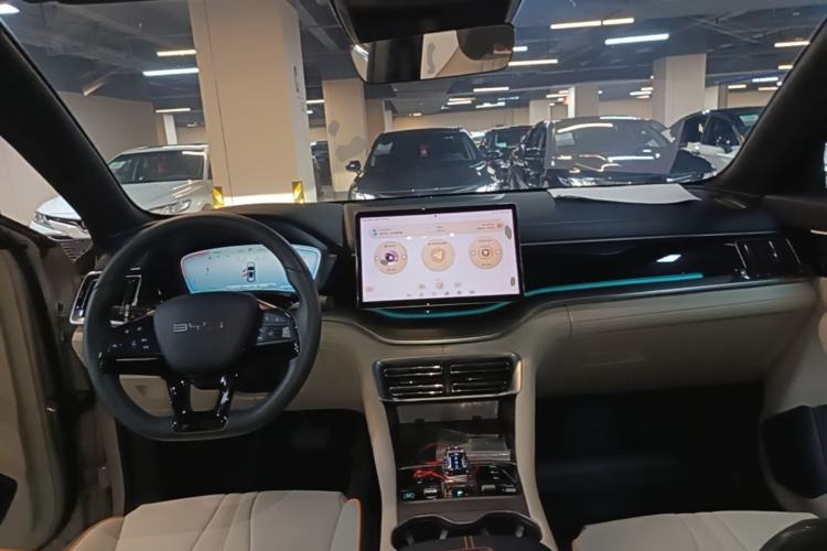 Used BYD Song PLUS New Energy 2023 Champion Edition DM-i 110KM Flagship Model Center Console