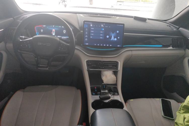 Used BYD Song PLUS New Energy 2023 Champion Edition DM-i 110KM Flagship Model Center Console