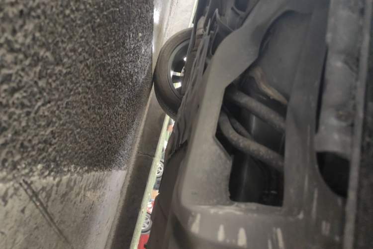 Used BYD Song PLUS New Energy 2023 Champion Edition DM-i 110KM Flagship Model Chassis Front Left