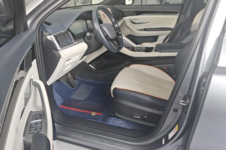 Used BYD Song PLUS New Energy 2023 Champion Edition DM-i 110KM Flagship Model Driver Seat
