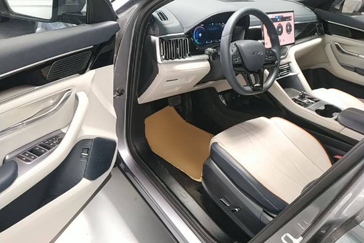 Used BYD Song PLUS New Energy 2023 Champion Edition DM-i 110KM Flagship Model Driver Seat