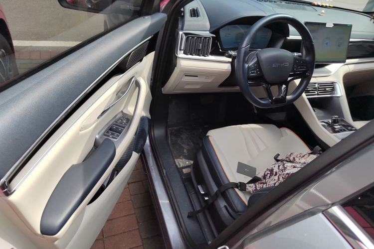 Used BYD Song PLUS New Energy 2023 Champion Edition DM-i 110KM Flagship Model Driver Seat