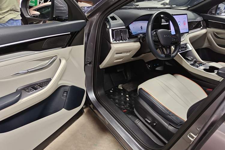 Used BYD Song PLUS New Energy 2023 Champion Edition DM-i 110KM Flagship Model Driver Seat