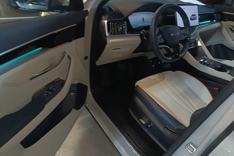 Used BYD Song PLUS New Energy 2023 Champion Edition DM-i 110KM Flagship Model Driver Seat