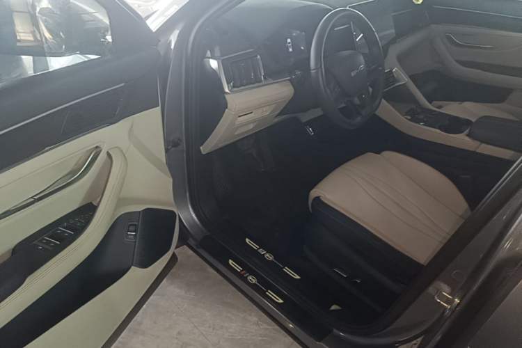 Used BYD Song PLUS New Energy 2023 Champion Edition DM-i 110KM Flagship Model Driver Seat
