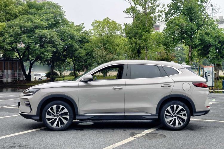 Used BYD Song PLUS New Energy 2023 Champion Edition EV 520KM Flagship Model Exterior 3