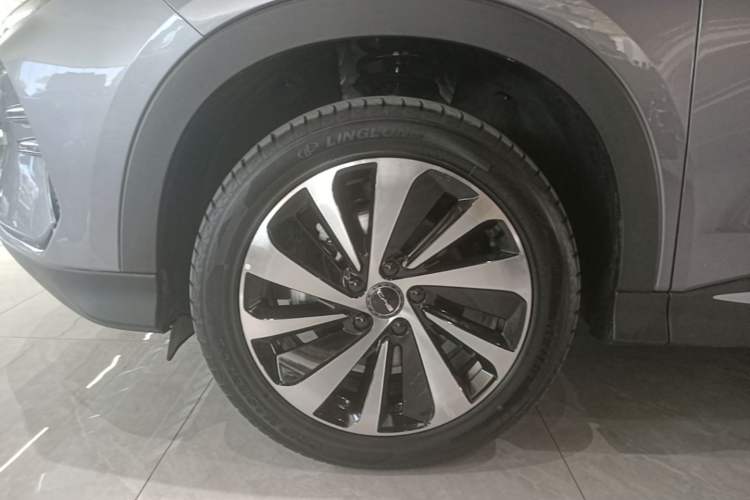 Used BYD Song PLUS New Energy 2023 Champion Edition EV 520KM Prestige Model Exterior 4