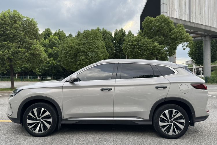Used BYD Song PLUS New Energy 2023 Champion Edition EV 520KM Prestige Model Exterior 9