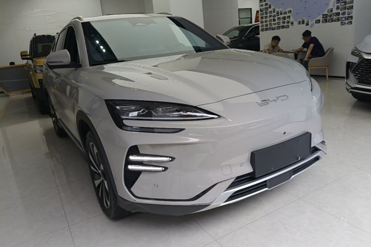 Used BYD Song PLUS New Energy 2023 Champion Edition EV 605KM Flagship PLUS Front Right 45 Deg