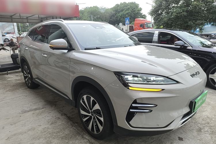 Used BYD Song PLUS New Energy 2023 Champion Edition EV 520KM Flagship Model Front Right 45 Deg