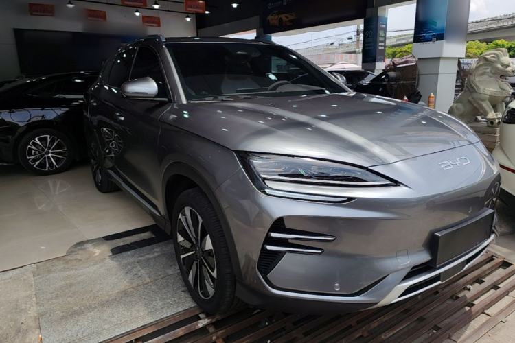 Used BYD Song PLUS New Energy 2023 Champion Edition EV 520KM Flagship Model Front Right 45 Deg