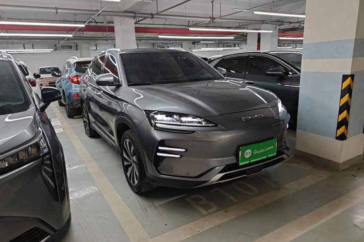 Used BYD Song PLUS New Energy 2023 Champion Edition EV 520KM Flagship Model Front Right 45 Deg
