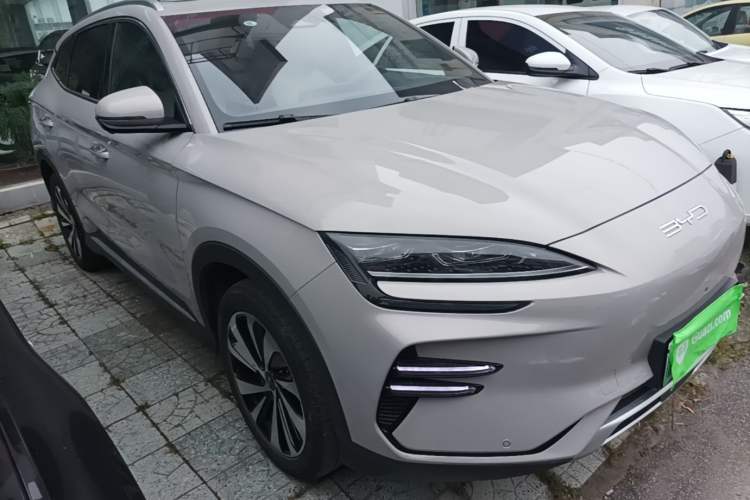 Used BYD Song PLUS New Energy 2023 Champion Edition EV 520KM Flagship Model Front Right 45 Deg