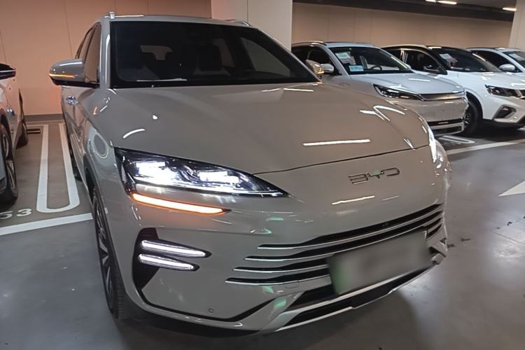 Used BYD Song PLUS New Energy 2023 Champion Edition DM-i 110KM Flagship Model Front Right 45 Deg