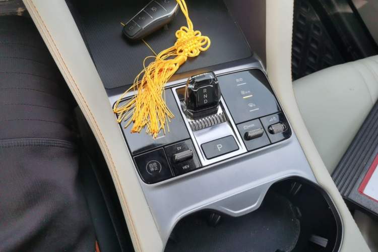 Used BYD Song PLUS New Energy 2023 Champion Edition DM-i 110KM Flagship Model Gear Lever