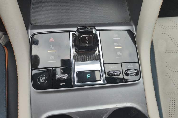 Used BYD Song PLUS New Energy 2023 Champion Edition DM-i 150KM Flagship PLUS Gear Lever
