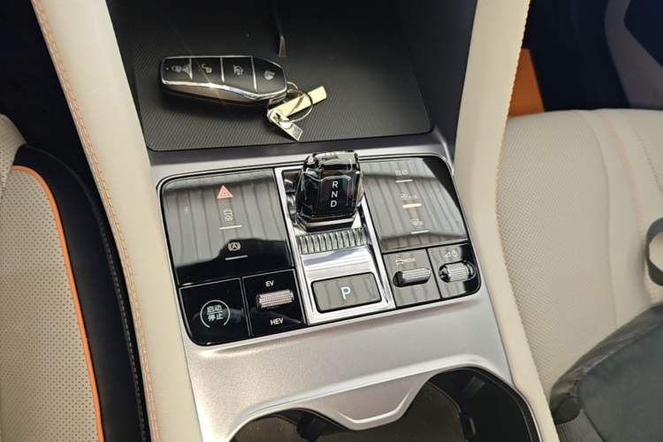 Used BYD Song PLUS New Energy 2023 Champion Edition DM-i 110KM Flagship PLUS Gear Lever