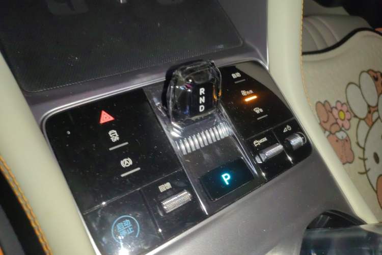 Used BYD Song PLUS New Energy 2023 Champion Edition EV 520KM Prestige Model Gear Lever
