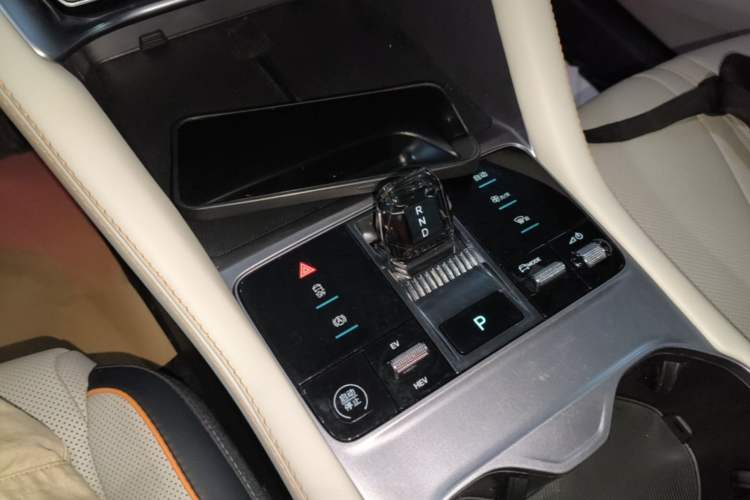 Used BYD Song PLUS New Energy 2023 Champion Edition DM-i 110KM Flagship PLUS Gear Lever