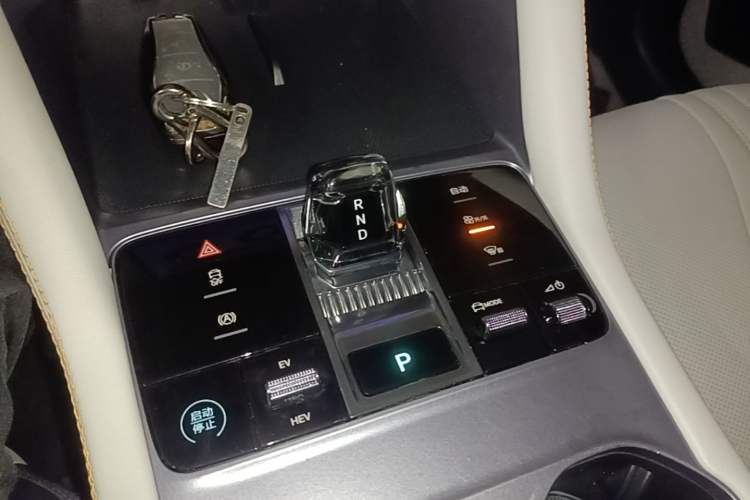 Used BYD Song PLUS New Energy 2023 Champion Edition DM-i 110KM Flagship PLUS Gear Lever